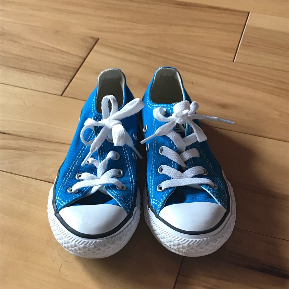 NWOT Blue converse